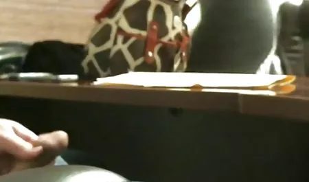 랍비 포르노에서 부엌에서 스타킹 ૦ 사용하는 것은 보라색