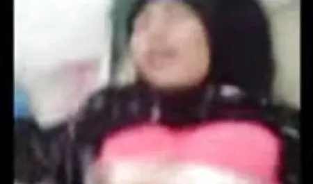젊은 넷 얻을 그녀의 포르노 영상 흰색 스타킹 구멍