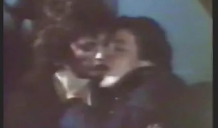 스키니아 병아리를 만듭 도발에 대한 성숙한 포르노에서 팬티 스타킹 카메라
