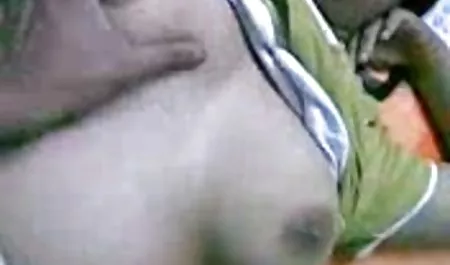 젊은 포르노에서 스타킹 및 부츠 여성이 큰 블랙 딕스 크리스마스
