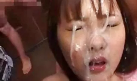 털이 캐스팅 뜨거운 레즈비언에서 스타킹 및 스트랩- 작은