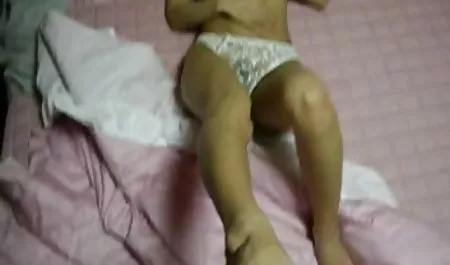 섹시한 여자를 포르노에서는 야외 스타킹 하는 운영자에 따라 달라집니다.MP4