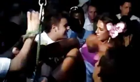 작은 닉 오르테가 사랑하는 대물 소녀 스타킹과 스커트